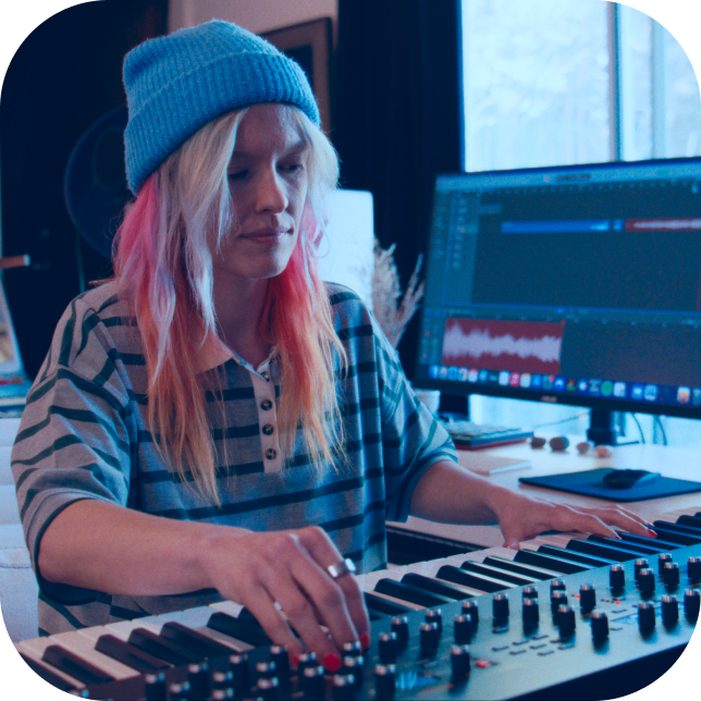 Kaela Sinclair from M83